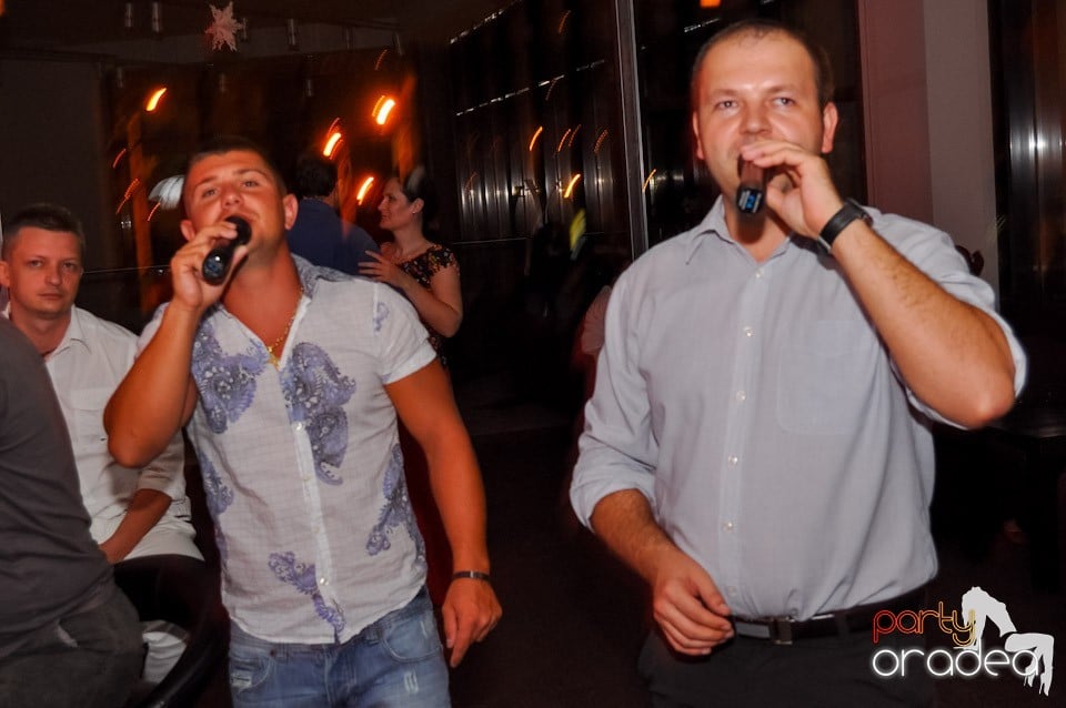 Karaoke Night în Blondy's Art Café, 