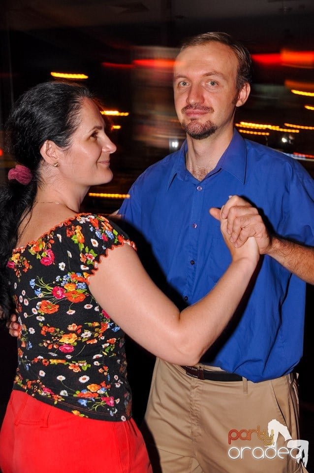 Karaoke Night în Blondy's Art Café, 