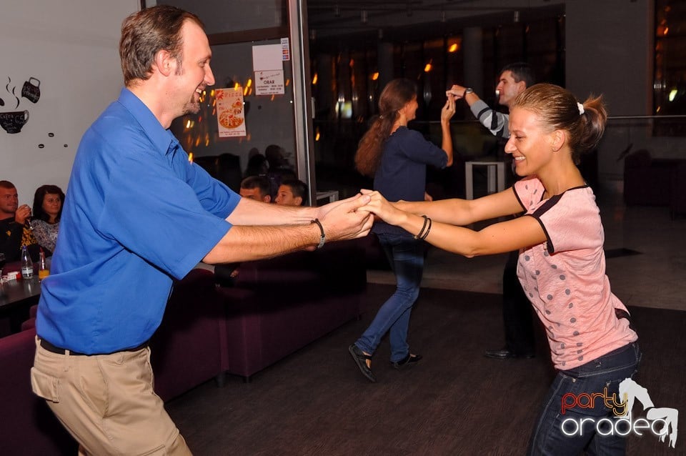 Karaoke Night în Blondy's Art Café, 