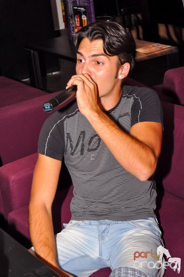 Karaoke Night în Blondy's Art Café, 