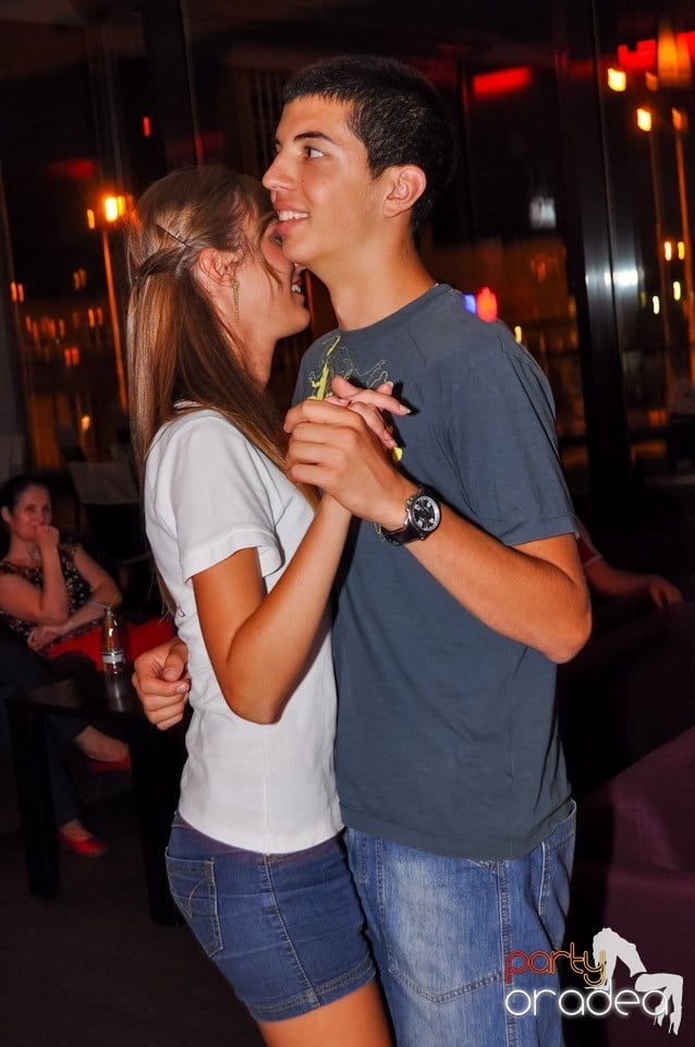 Karaoke Night în Blondy's Art Café, 