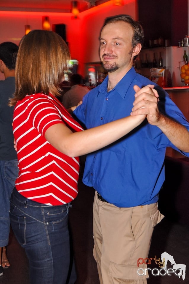 Karaoke Night în Blondy's Art Café, 