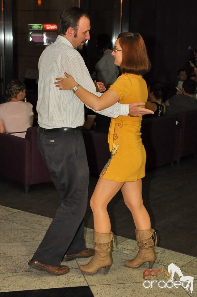 Karaoke Night în Blondy's Art Café, 