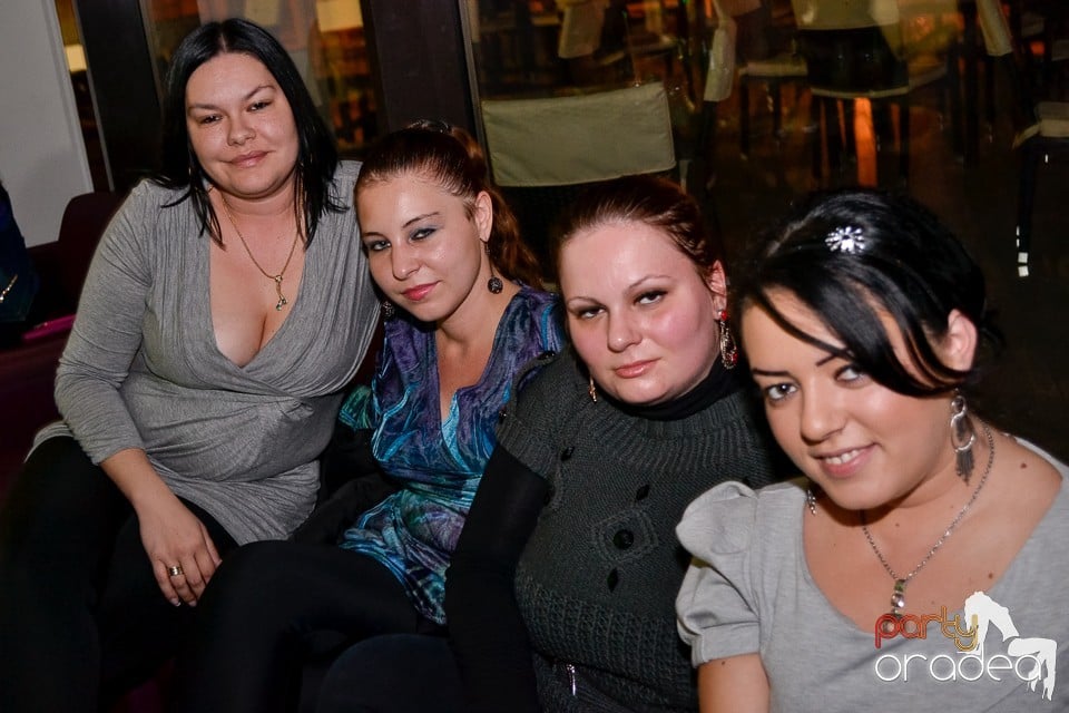 Karaoke Night în Blondy's Art Café, 