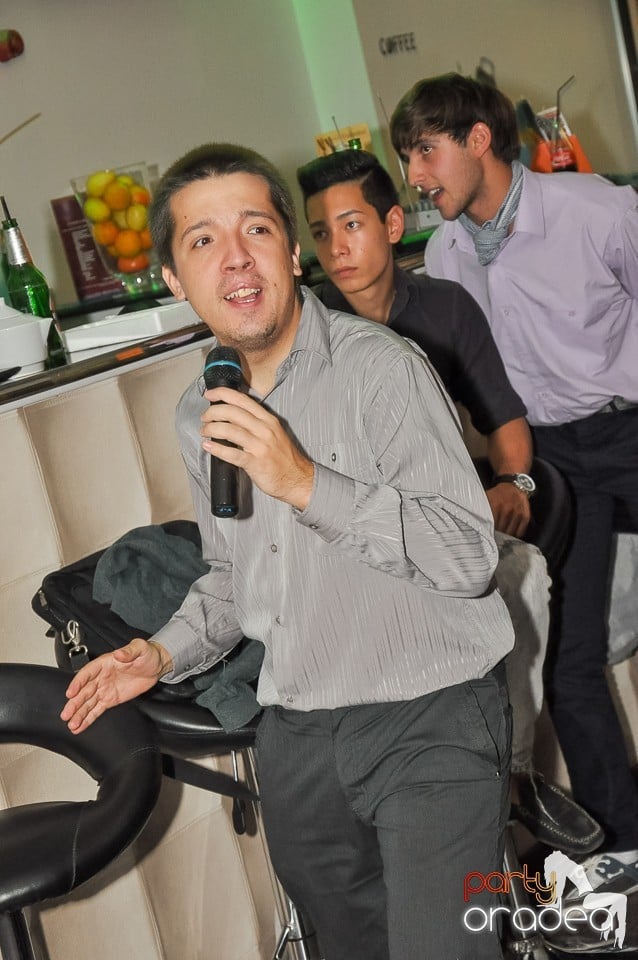 Karaoke Night în Blondy's Art Café, 