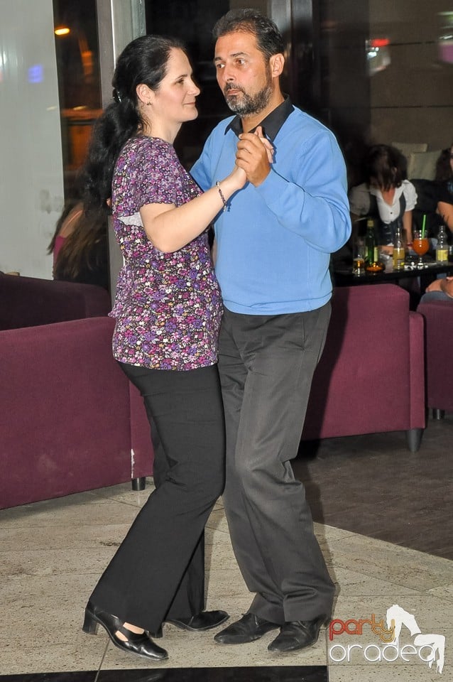 Karaoke Night în Blondy's Art Café, 