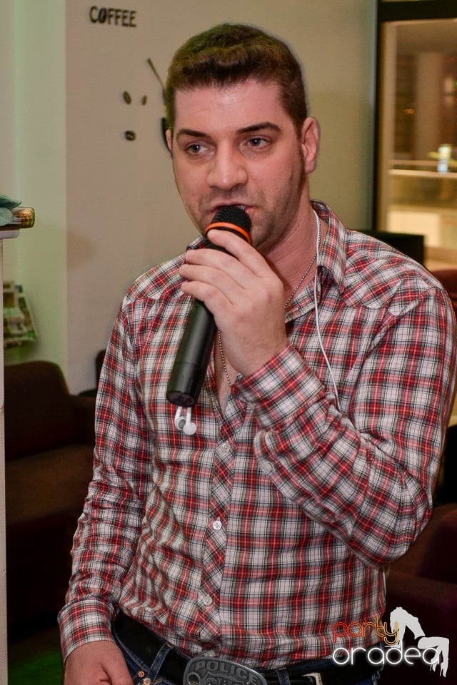 Karaoke Night în Blondy's Art Café, 