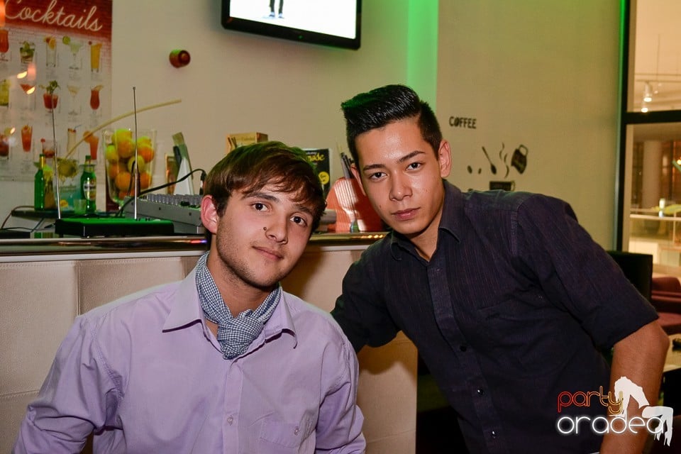 Karaoke Night în Blondy's Art Café, 