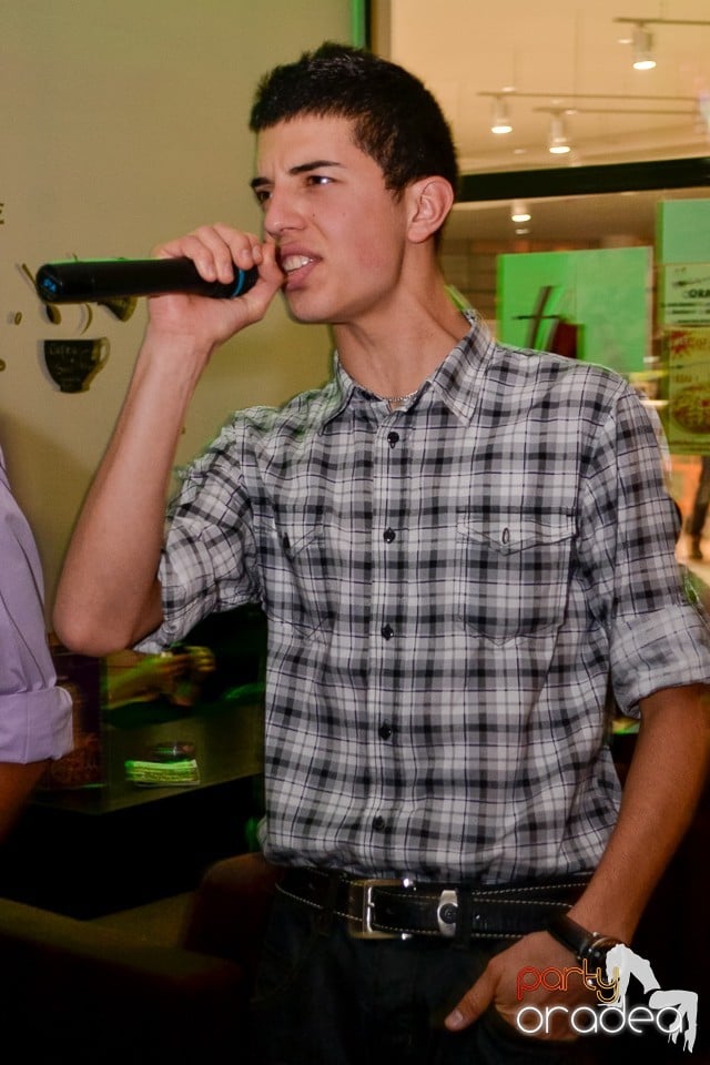 Karaoke Night în Blondy's Art Café, 