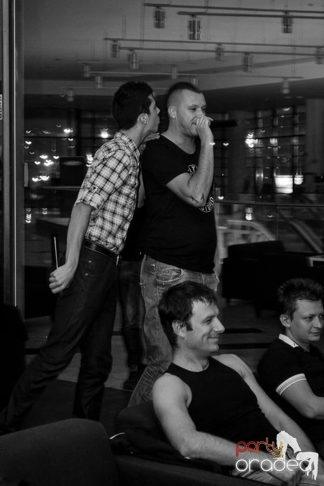 Karaoke Night în Blondy's Art Café, 