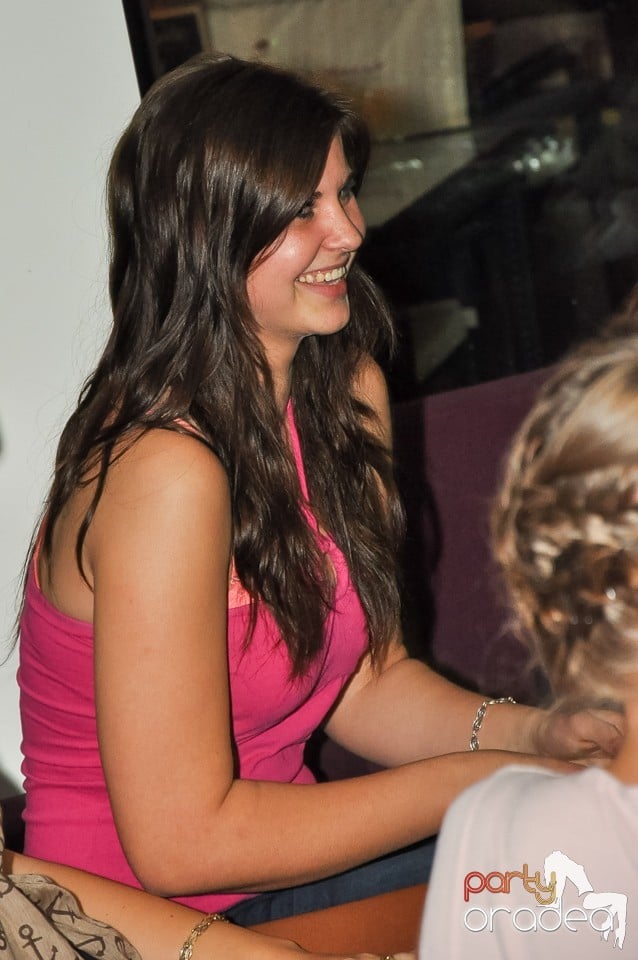 Karaoke Night în Blondy's Art Café, 