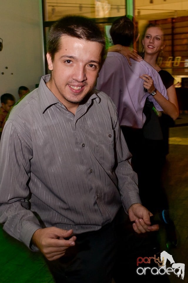 Karaoke Night în Blondy's Art Café, 