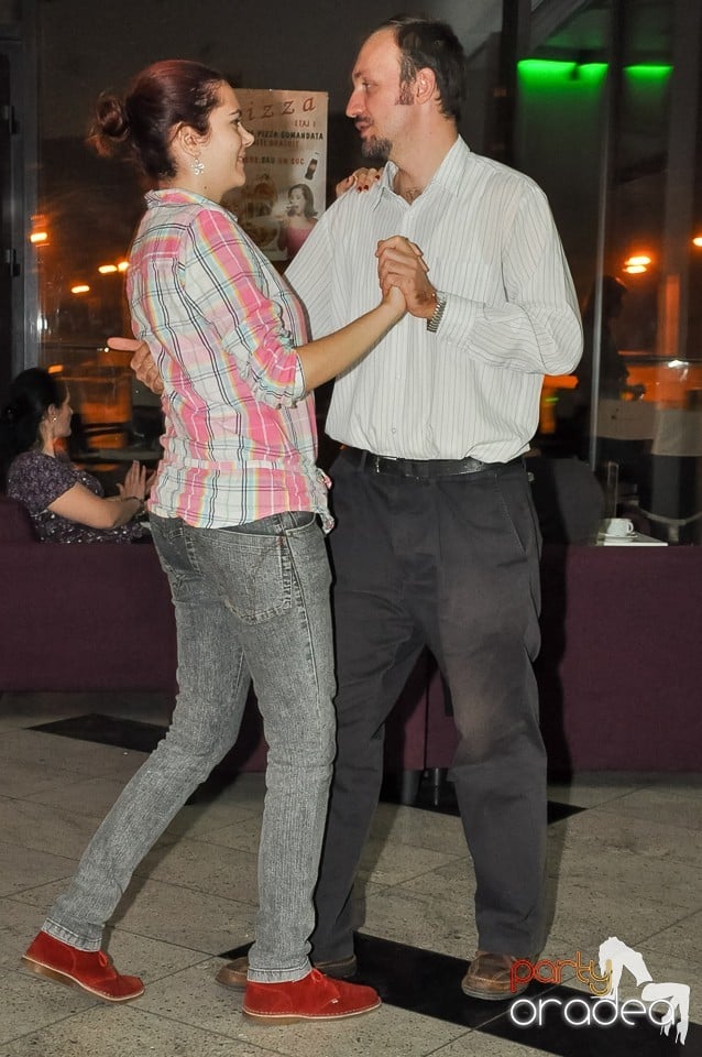 Karaoke Night în Blondy's Art Café, 