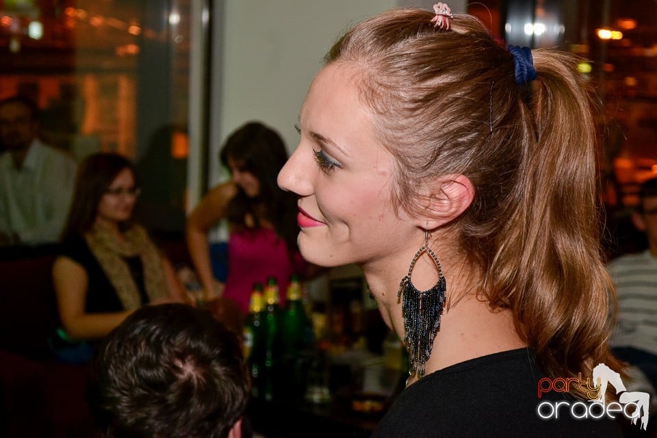 Karaoke Night în Blondy's Art Café, 