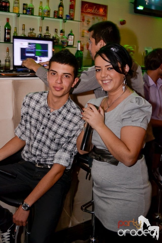 Karaoke Night în Blondy's Art Café, 