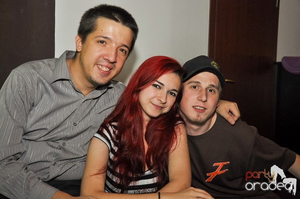 Karaoke Night în Blondy's Art Café, 