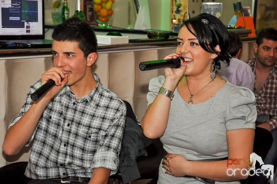 Karaoke Night în Blondy's Art Café, 