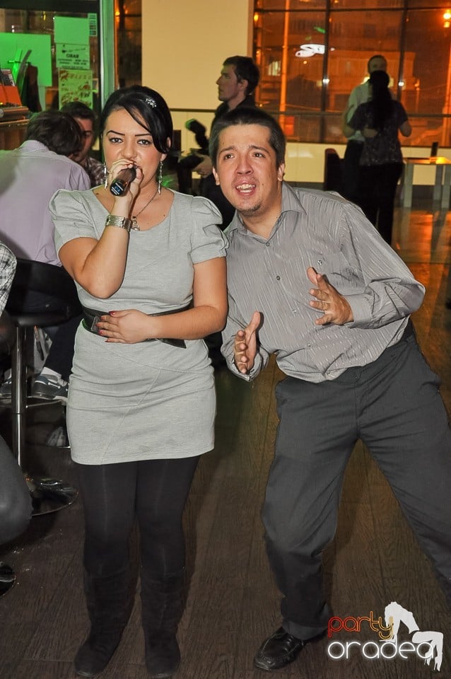 Karaoke Night în Blondy's Art Café, 