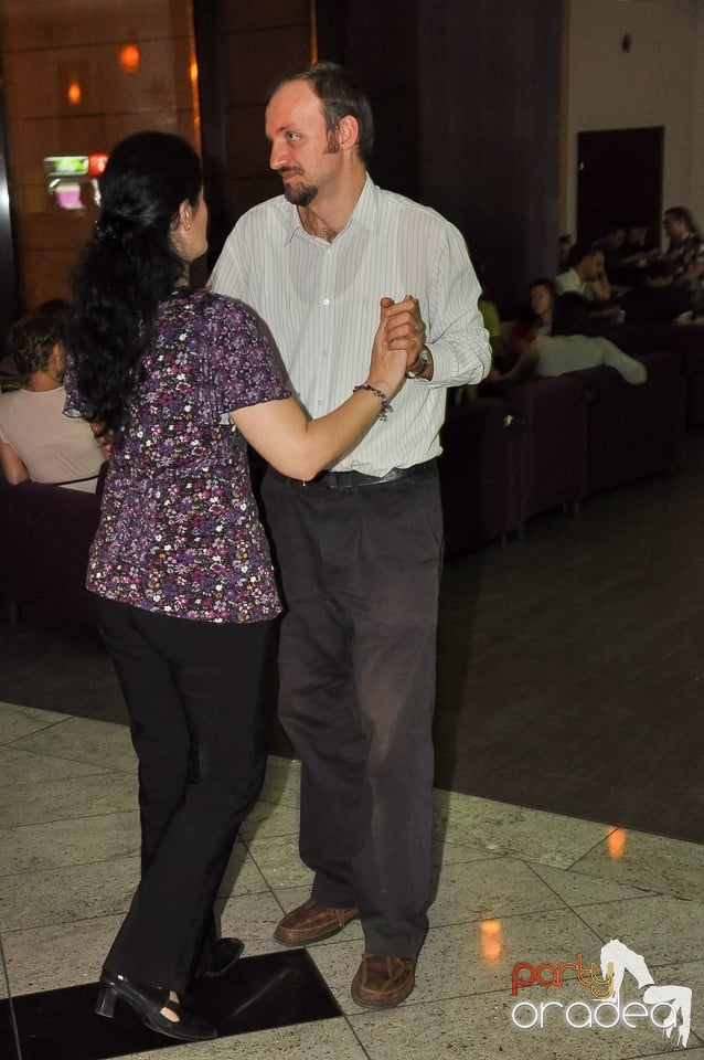 Karaoke Night în Blondy's Art Café, 