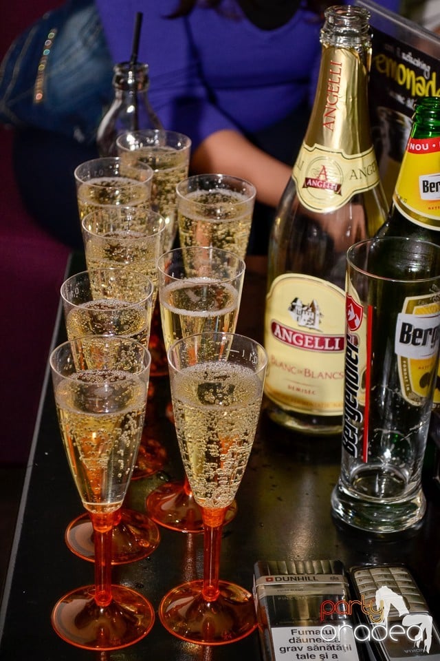 Karaoke Night în Blondy's Art Café, 