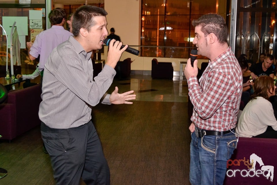 Karaoke Night în Blondy's Art Café, 