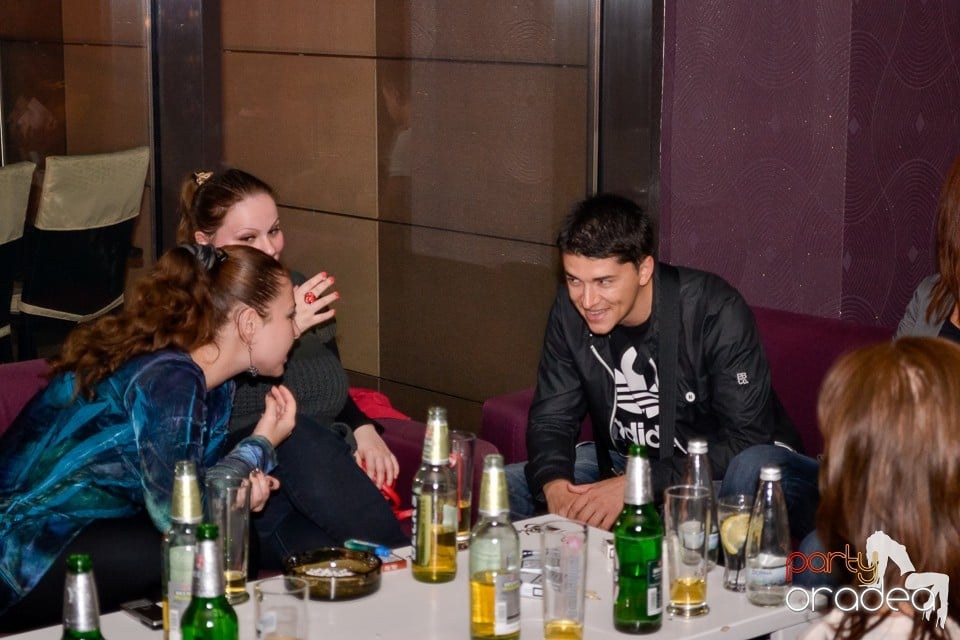 Karaoke Night în Blondy's Art Café, 