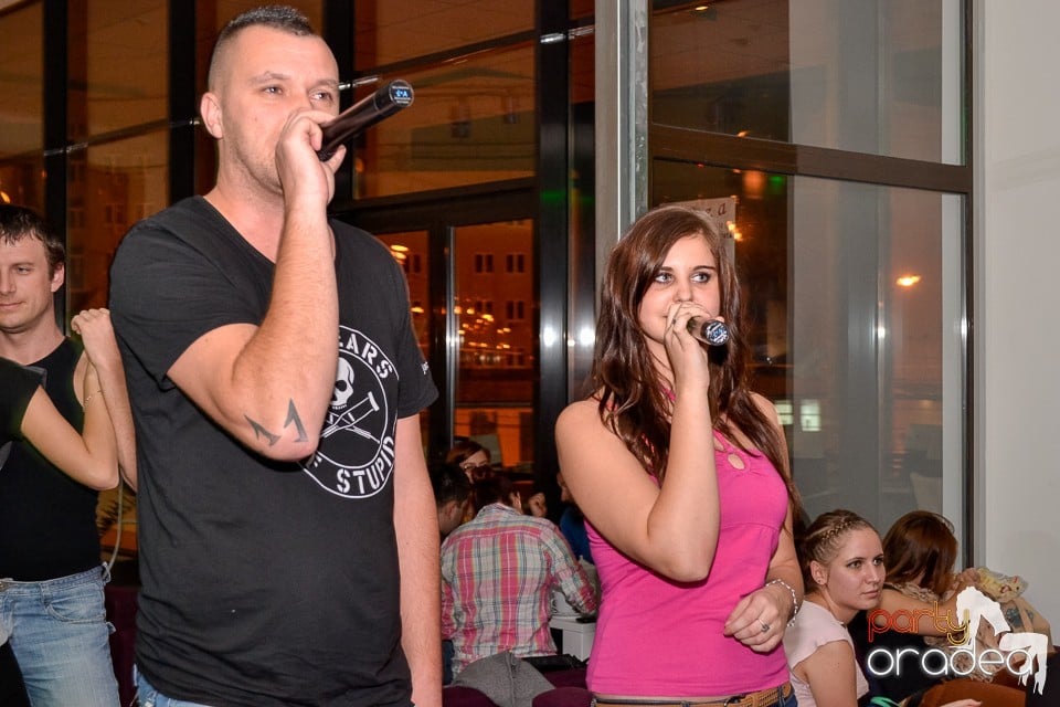 Karaoke Night în Blondy's Art Café, 