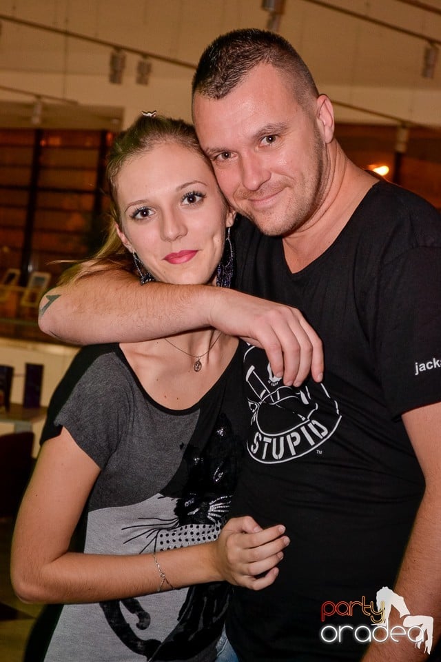 Karaoke Night în Blondy's Art Café, 