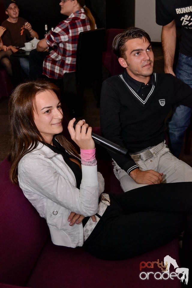 Karaoke Night în Blondy's Art Café, 