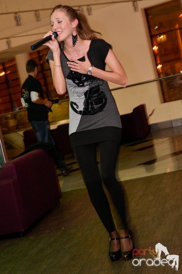 Karaoke Night în Blondy's Art Café, 