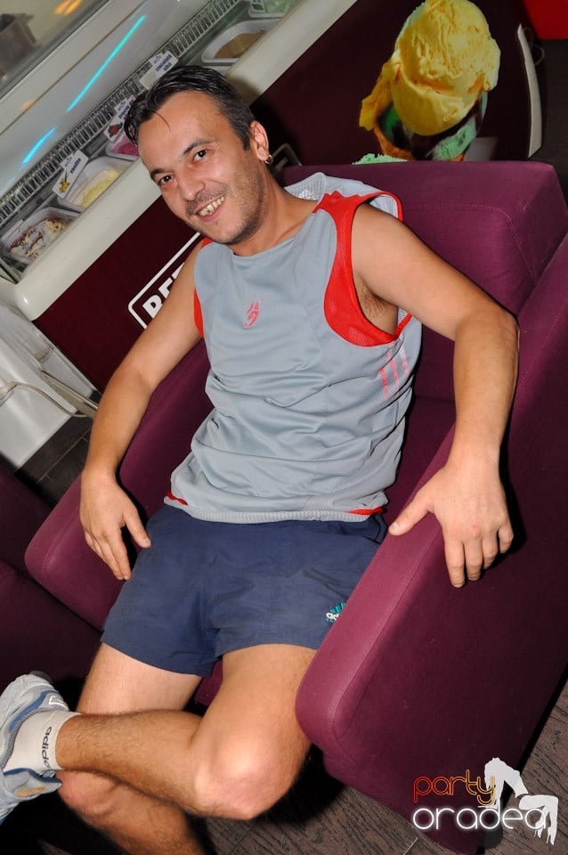 Karaoke Night în Blondy's, 