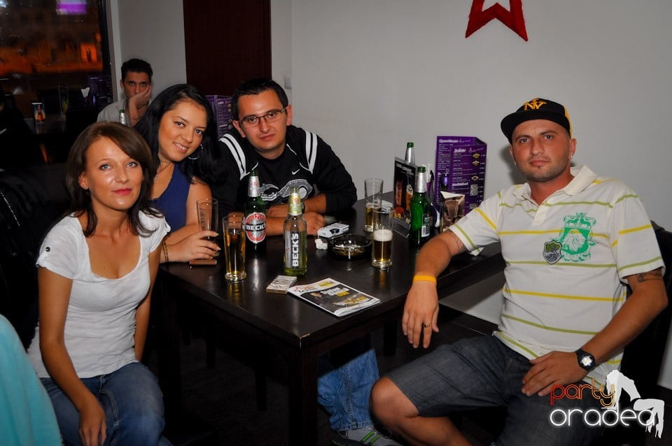 Karaoke Night în Blondy's, 