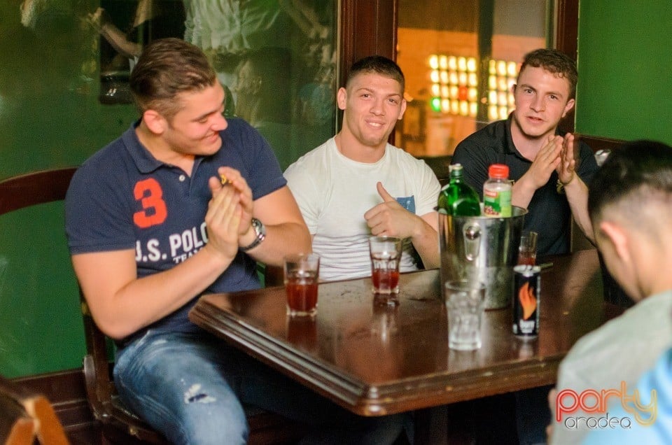 Karaoke Night, Green Pub