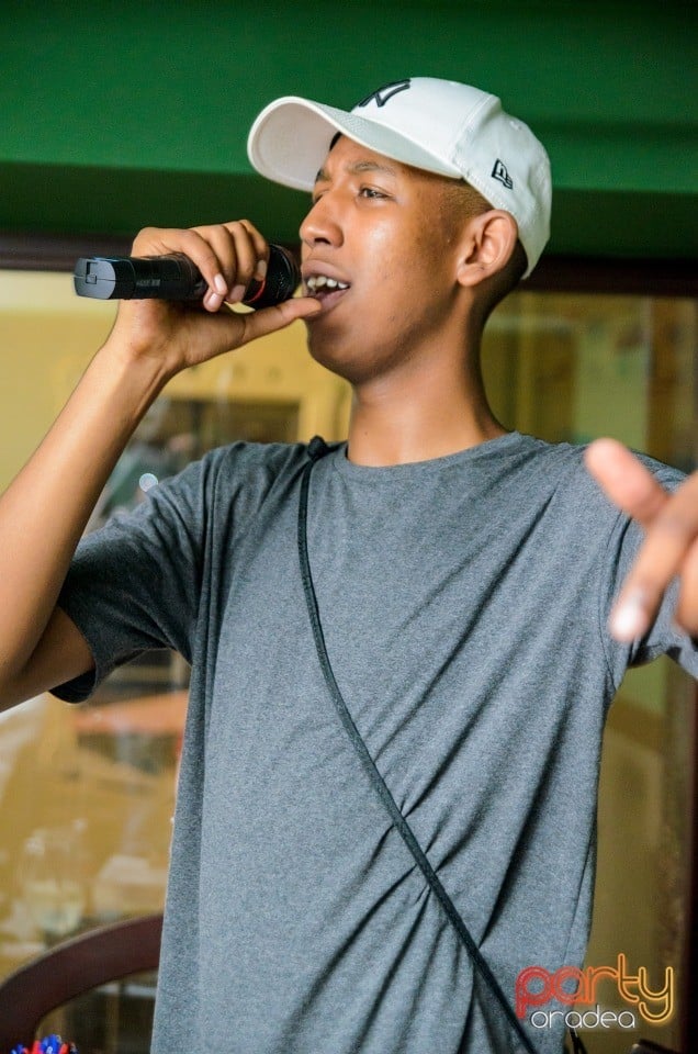 Karaoke Night, Green Pub