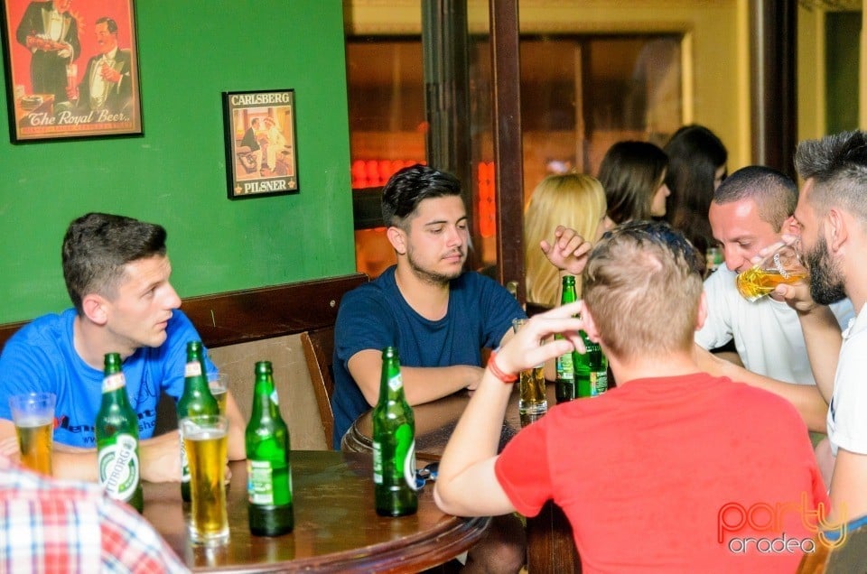 Karaoke Night, Green Pub