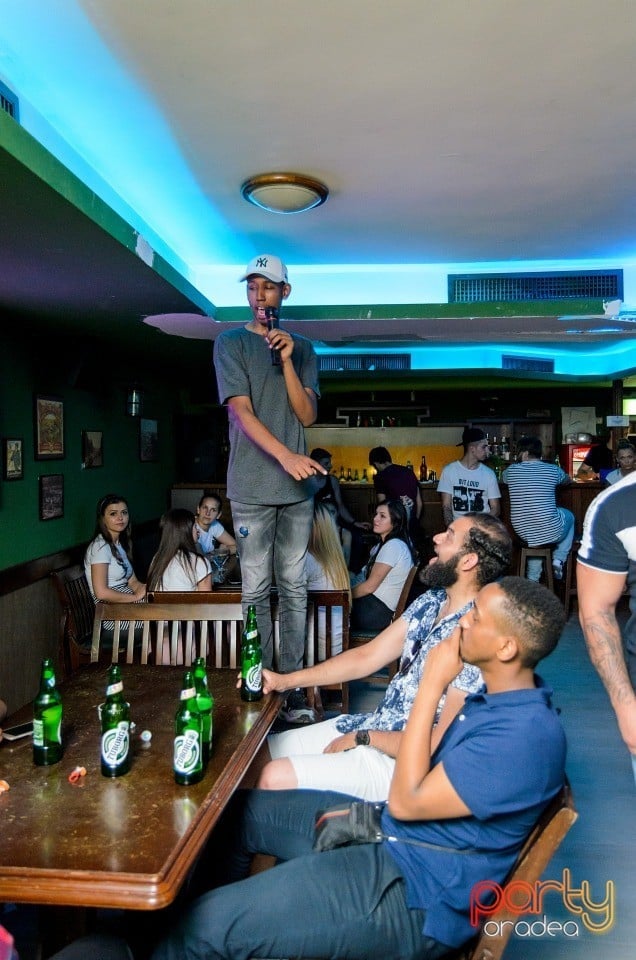 Karaoke Night, Green Pub
