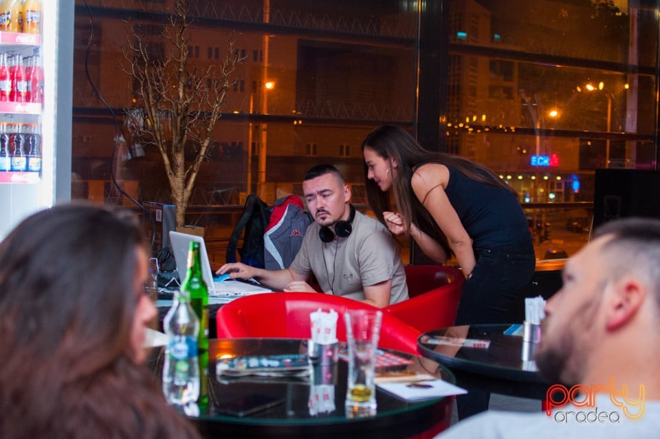 Karaoke Night, 