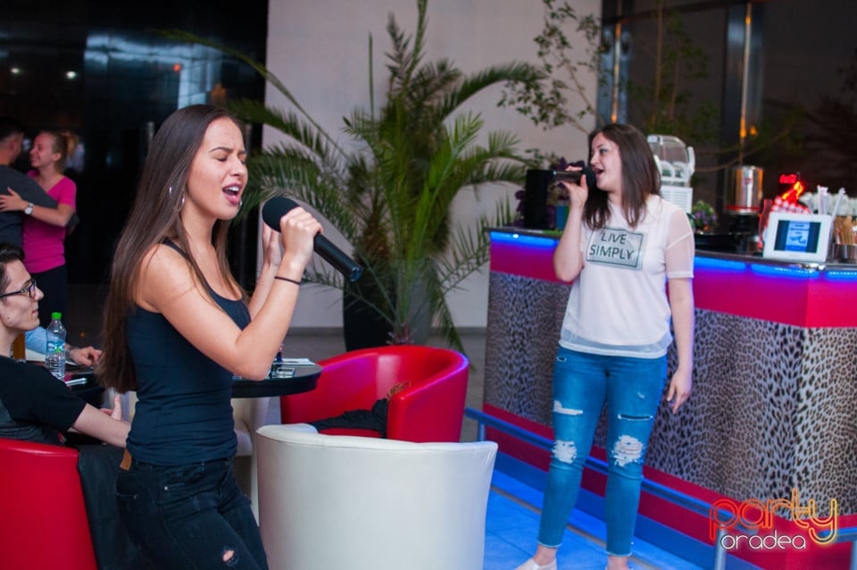 Karaoke Night, 