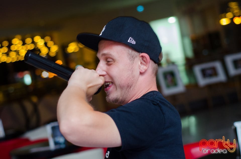 Karaoke Night, 