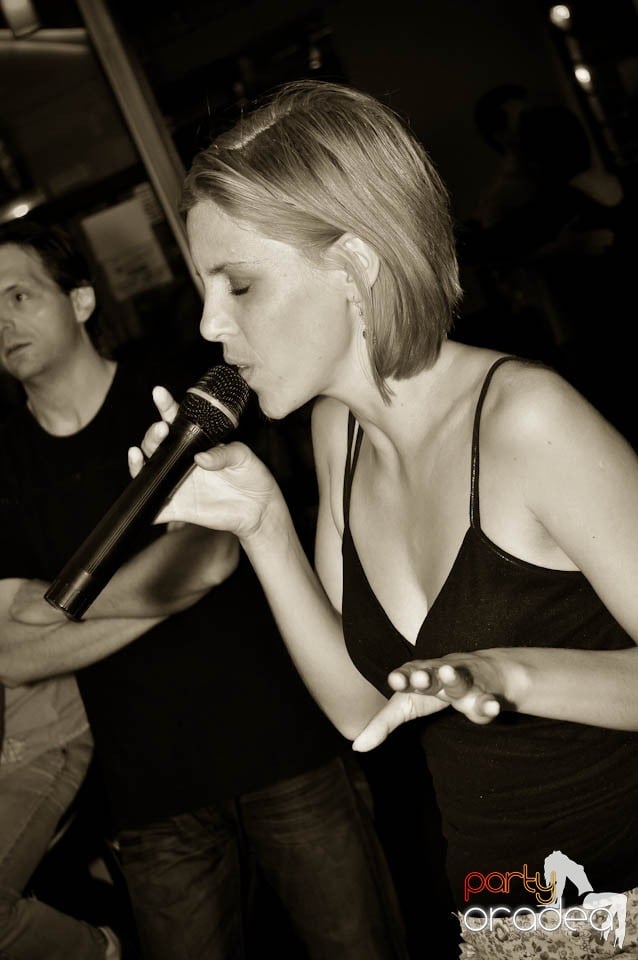 Karaoke Party în Blondy's Art Café, 