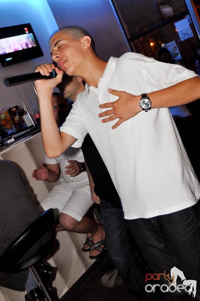 Karaoke Party în Blondy's Art Café, 