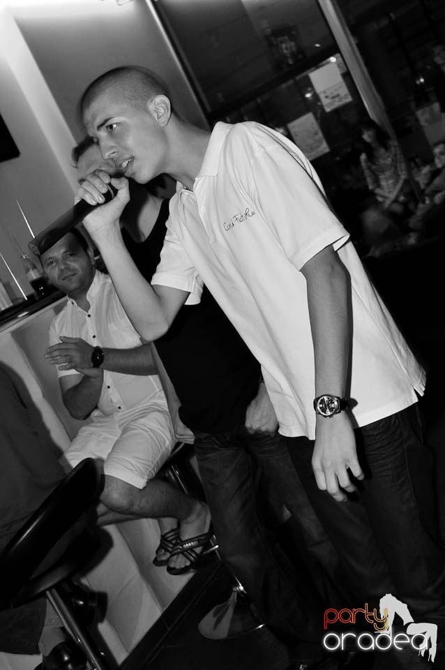 Karaoke Party în Blondy's Art Café, 