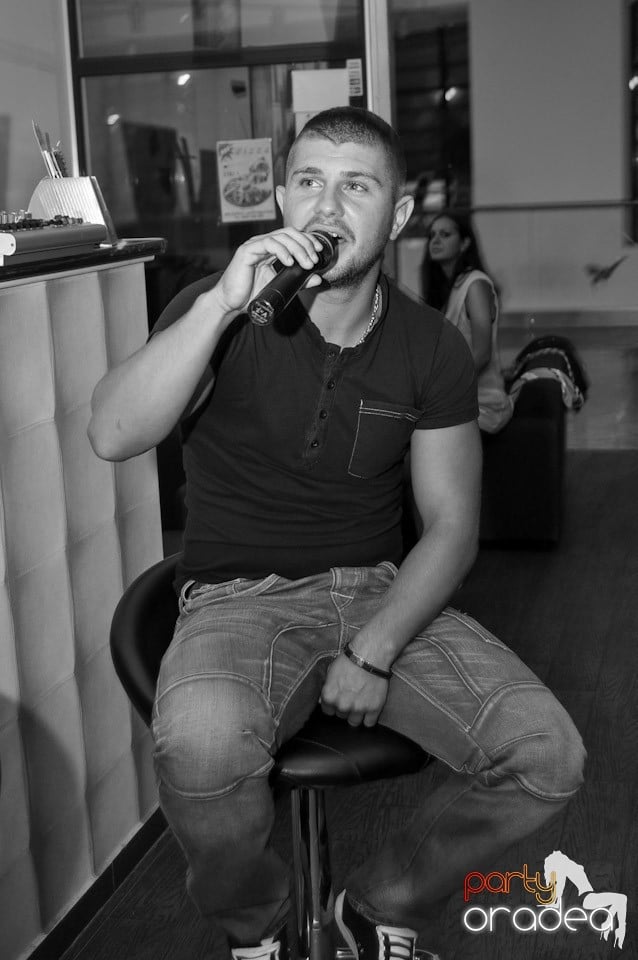 Karaoke Party în Blondy's Art Café, 