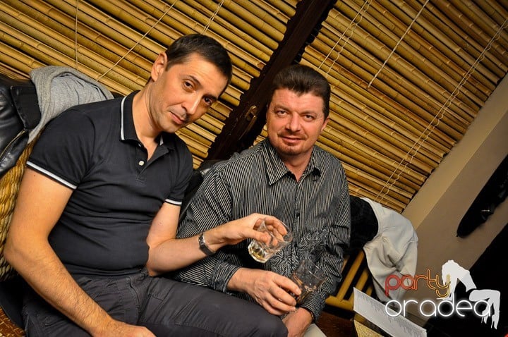 Karaoke Party în Zulu, Zulu Caffe