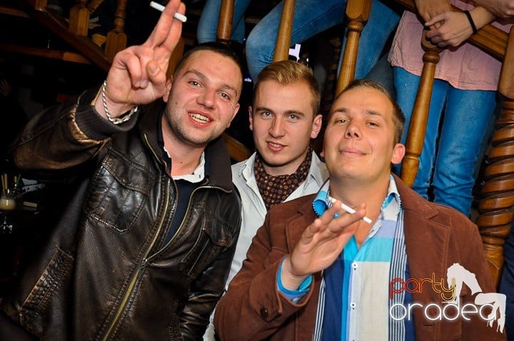 Karaoke Party în Zulu, Zulu Caffe