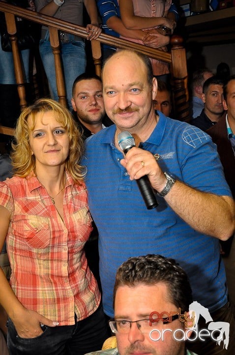 Karaoke Party în Zulu, Zulu Caffe