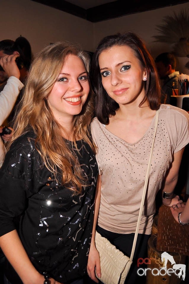 Karaoke Party în Zulu, Zulu Caffe