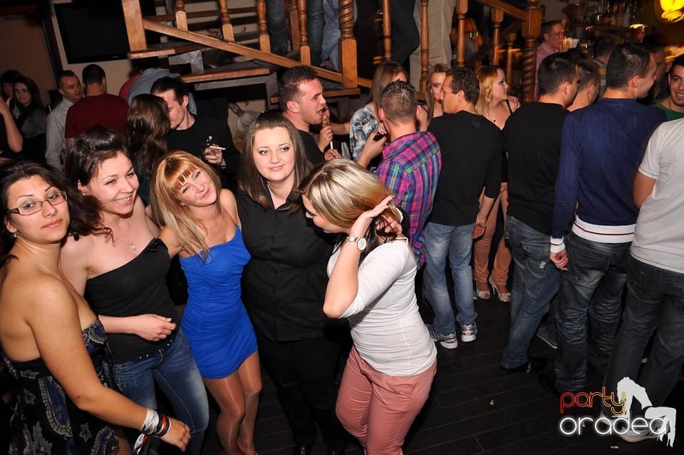 Karaoke Party în Zulu, Zulu Caffe