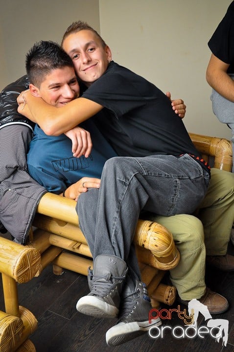 Karaoke Party în Zulu, Zulu Caffe