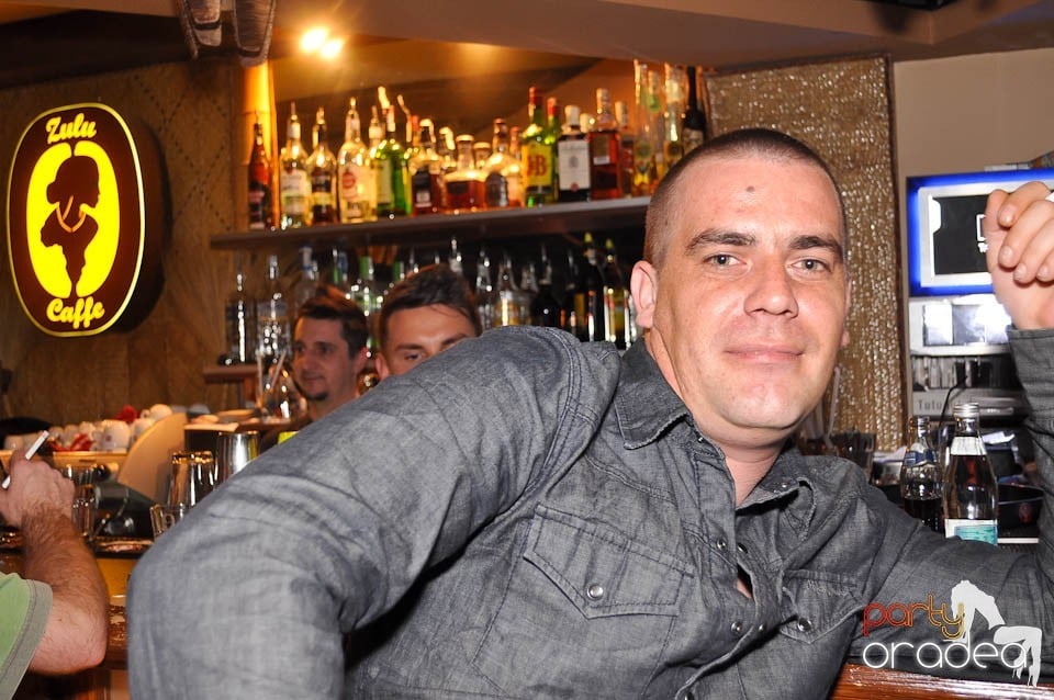 Karaoke Party în Zulu, Zulu Caffe